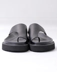 【Alès Dacchia】 UNISEX LEATHER TONG CITY SANDAL_BLACK