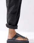 【Alès Dacchia】 UNISEX LEATHER TONG CITY SANDAL_BLACK