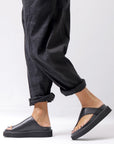 【Alès Dacchia】 UNISEX LEATHER TONG CITY SANDAL_BLACK