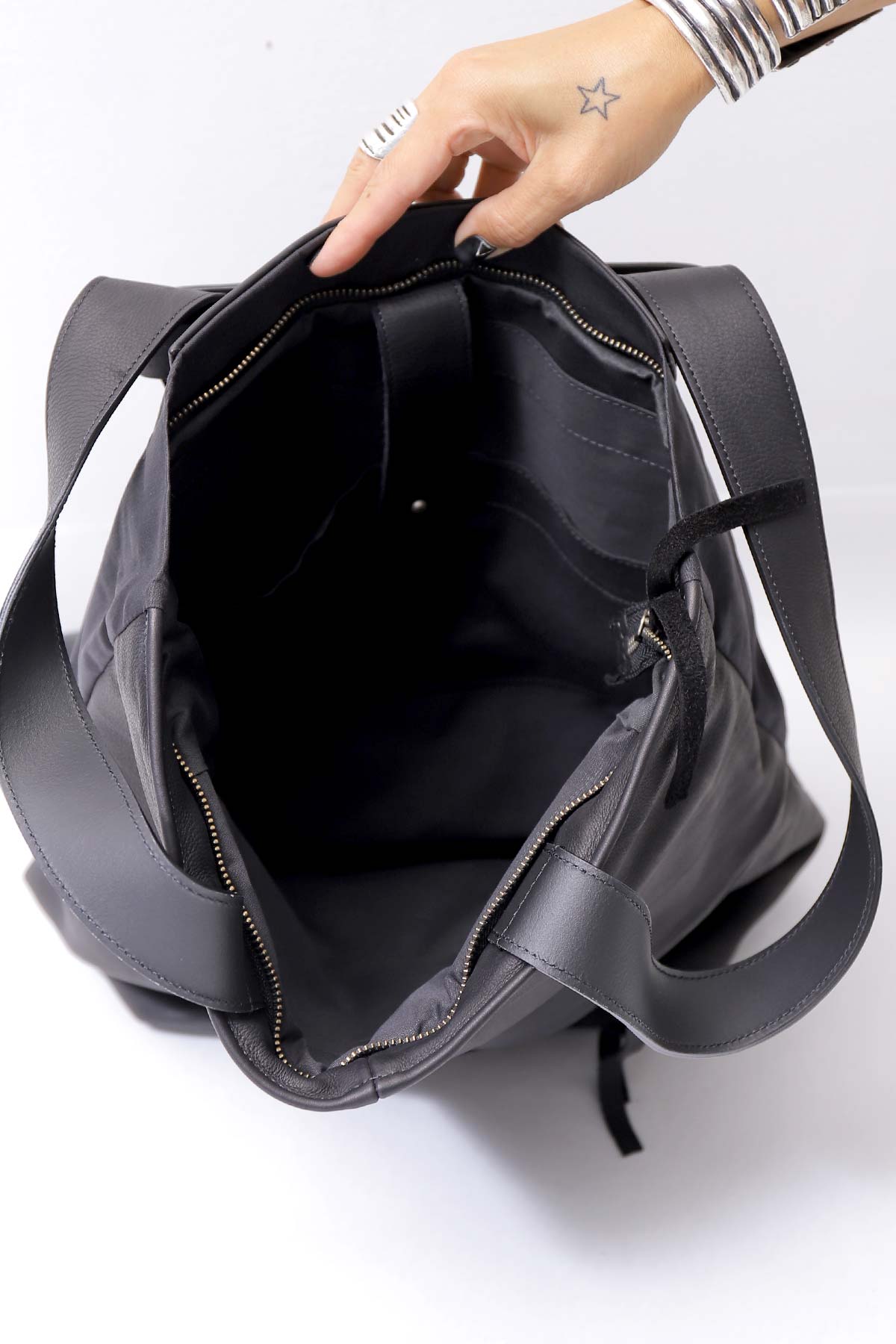 【MIRANDA KALOUDIS】 UNISEX 2WAY WAXED COWHIDE REGULAR BAG_BLACK