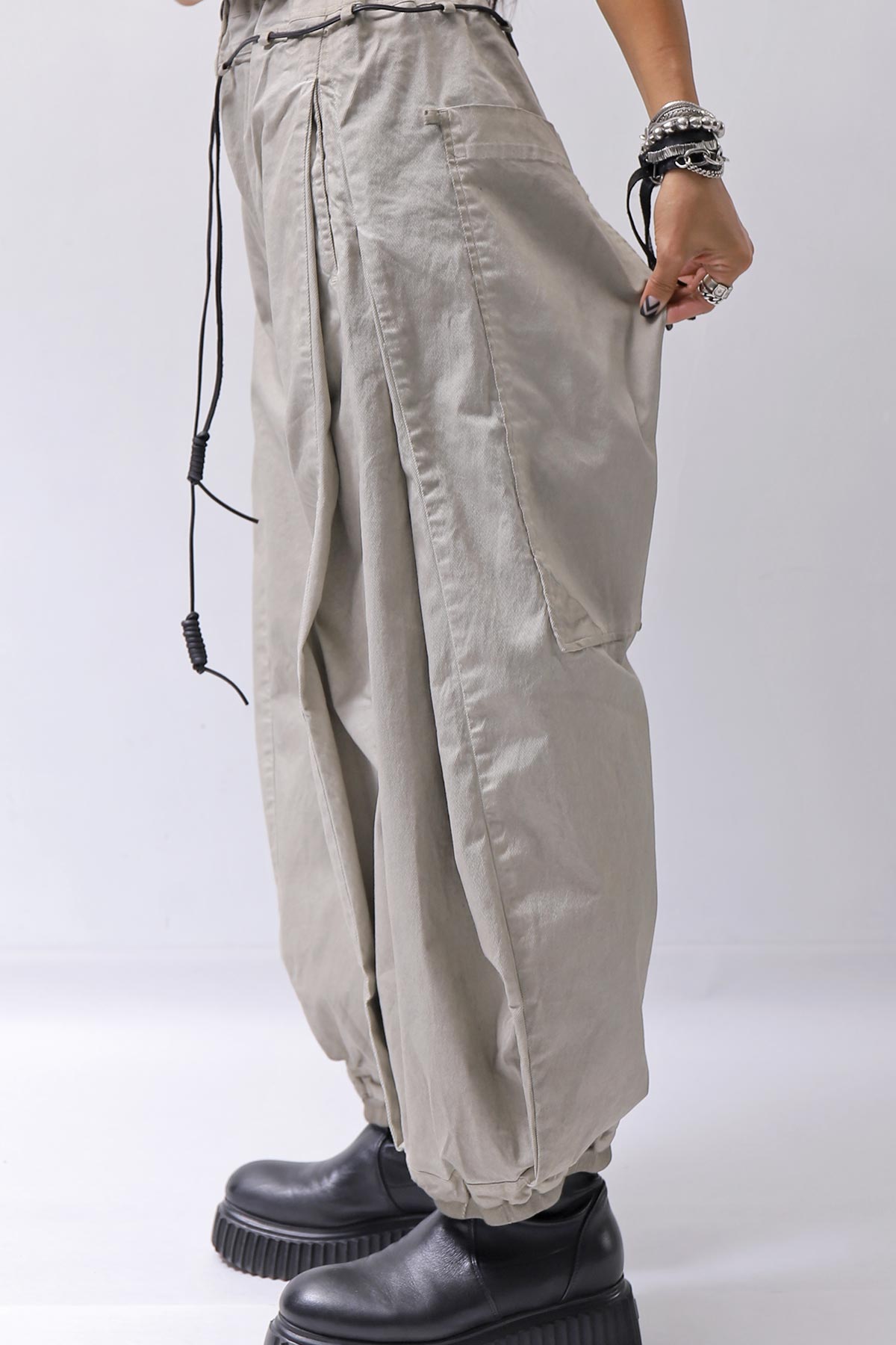 【RUNDHOLZ】 UNISEX SIDE TUCK ICONIC COTTON PANTS_SAND CLOUD