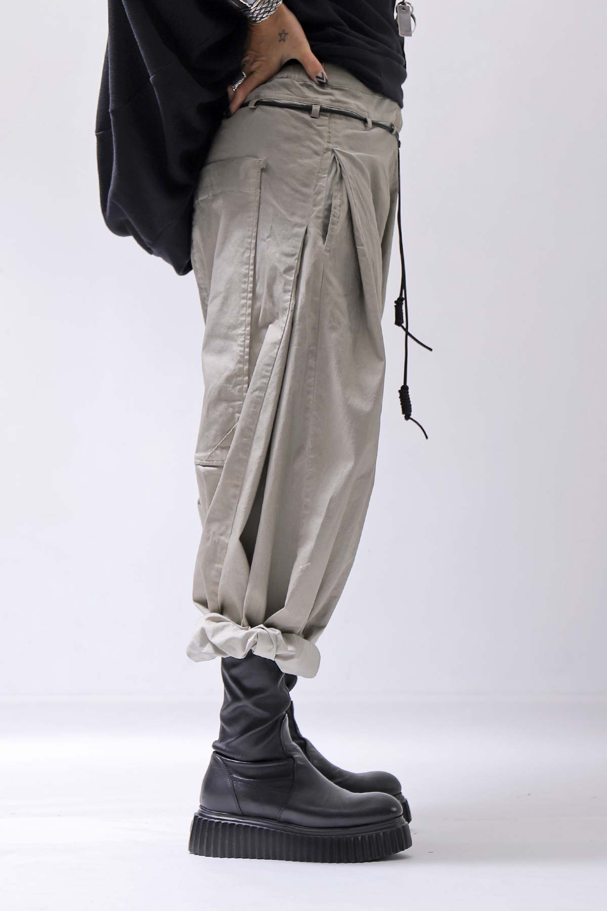 【RUNDHOLZ】 UNISEX SIDE TUCK ICONIC COTTON PANTS_SAND CLOUD