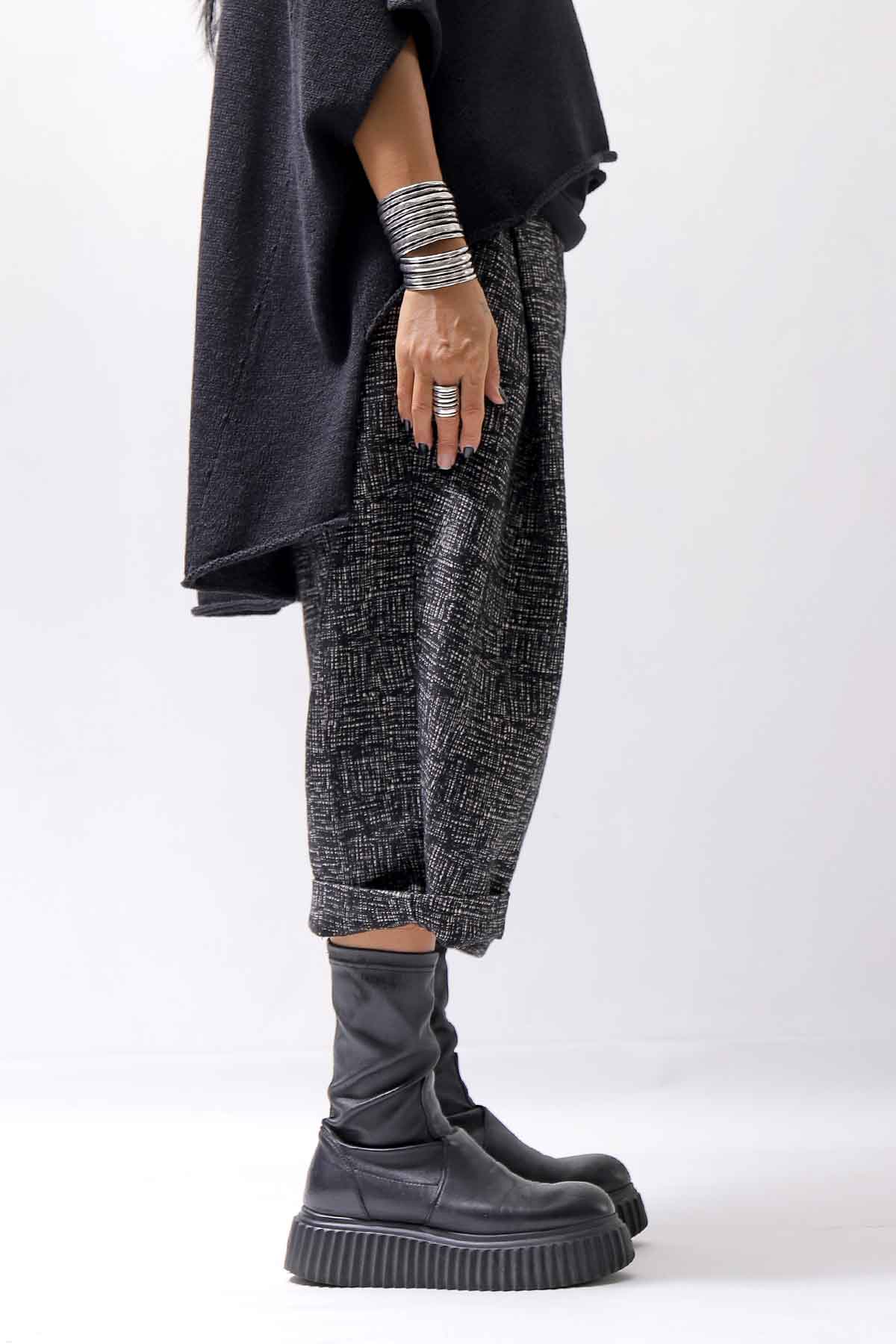 【NOSTRASANTISSIMA】 UNISEX TWEED FRONT TUCK PANTS P118_TWEED BLACK