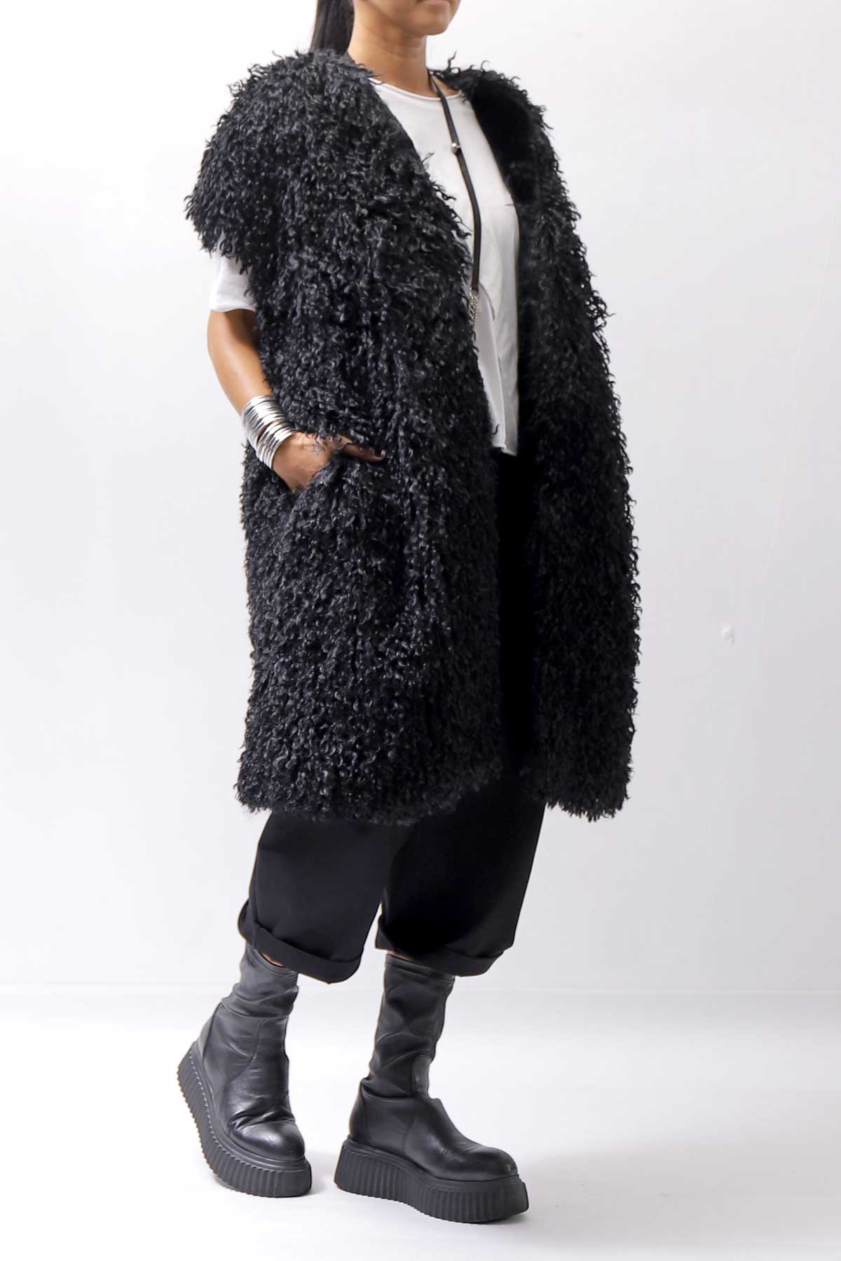 【NOSTRASANTISSIMA】 REVERSIBLE ECO FUR GILLET J114_BLACK