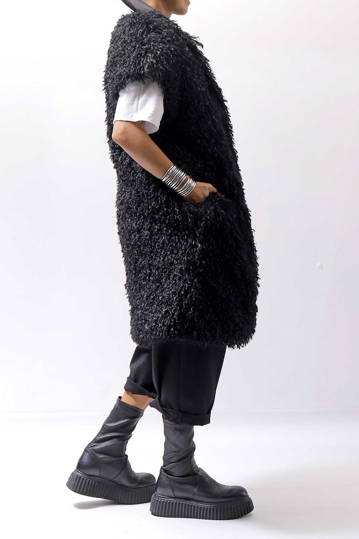 【NOSTRASANTISSIMA】 REVERSIBLE ECO FUR GILLET J114_BLACK