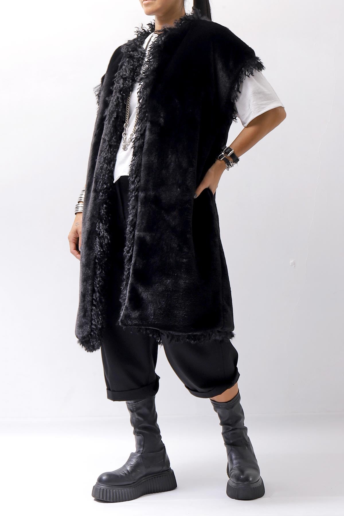 【NOSTRASANTISSIMA】 REVERSIBLE ECO FUR GILLET J114_BLACK