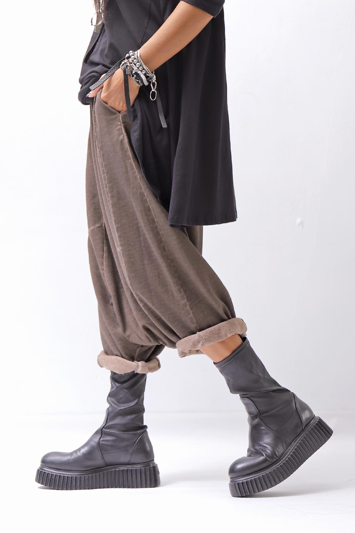 【PLÜ】 UNISEX COTTON SWEAT WIDE SARROUEL PANTS PL16P_CHOCOLATE