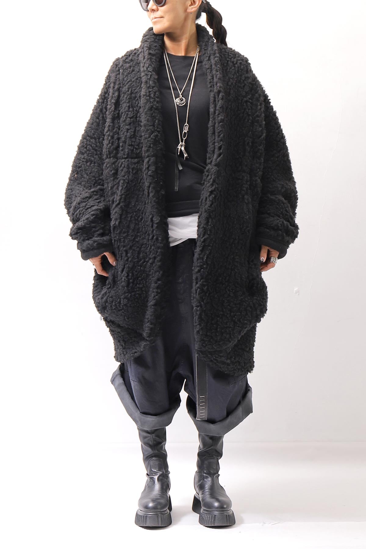 【NOSTRASANTISSIMA】 UNISEX OVERSIZED COCOON VIRGIN WOOL BOA KNIT CARDIGAN_BLACK