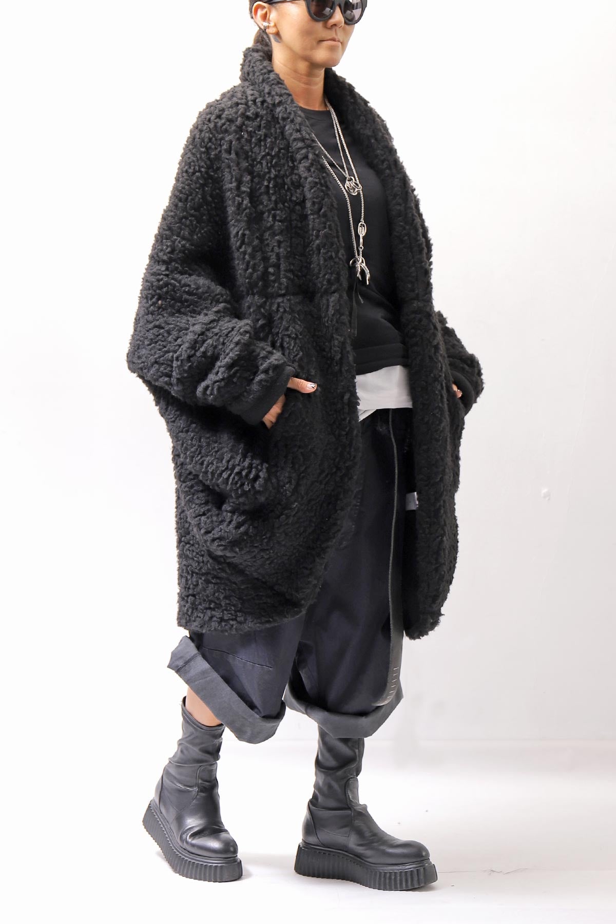 【NOSTRASANTISSIMA】 UNISEX OVERSIZED COCOON VIRGIN WOOL BOA KNIT CARDIGAN_BLACK