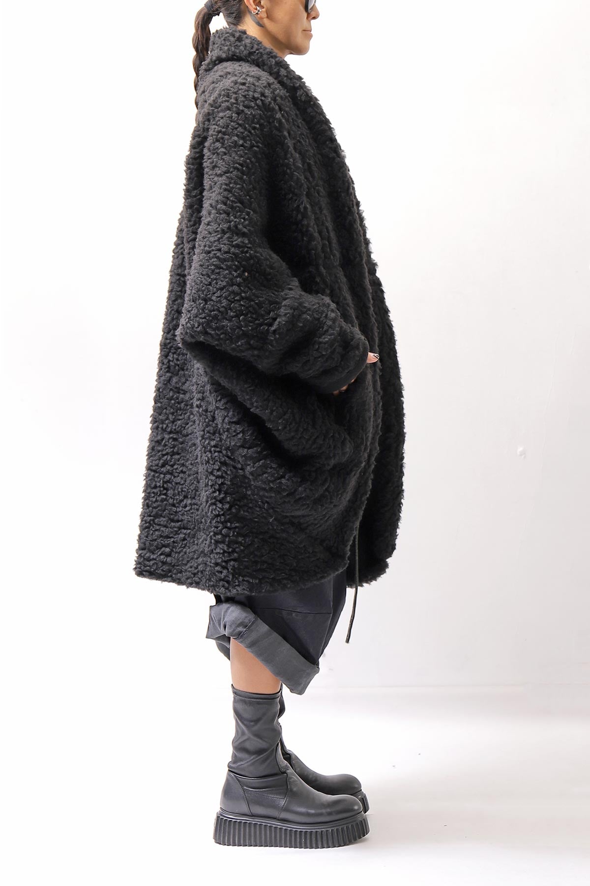 【NOSTRASANTISSIMA】 UNISEX OVERSIZED COCOON VIRGIN WOOL BOA KNIT CARDIGAN_BLACK