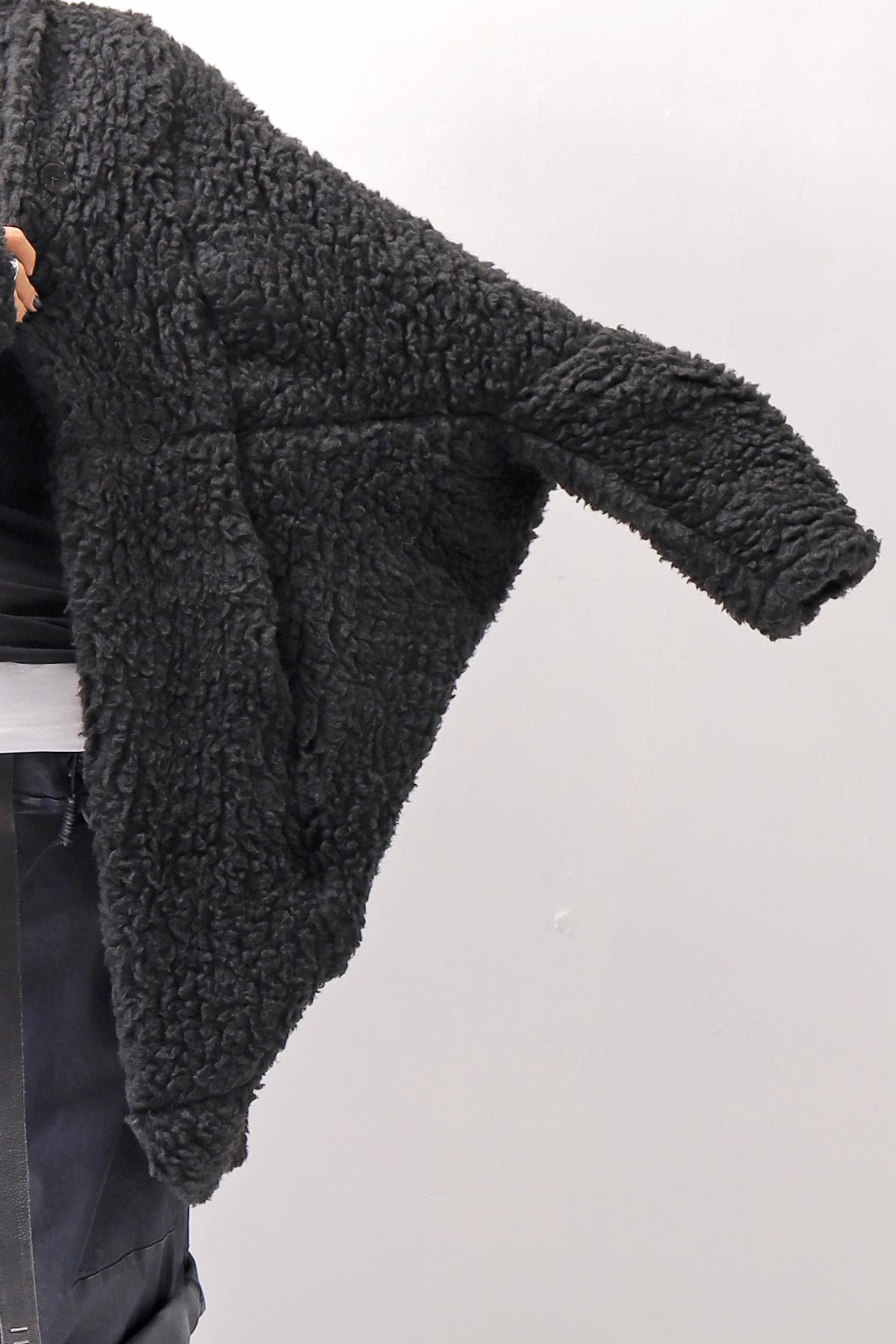 【NOSTRASANTISSIMA】 UNISEX OVERSIZED COCOON VIRGIN WOOL BOA KNIT CARDIGAN_BLACK