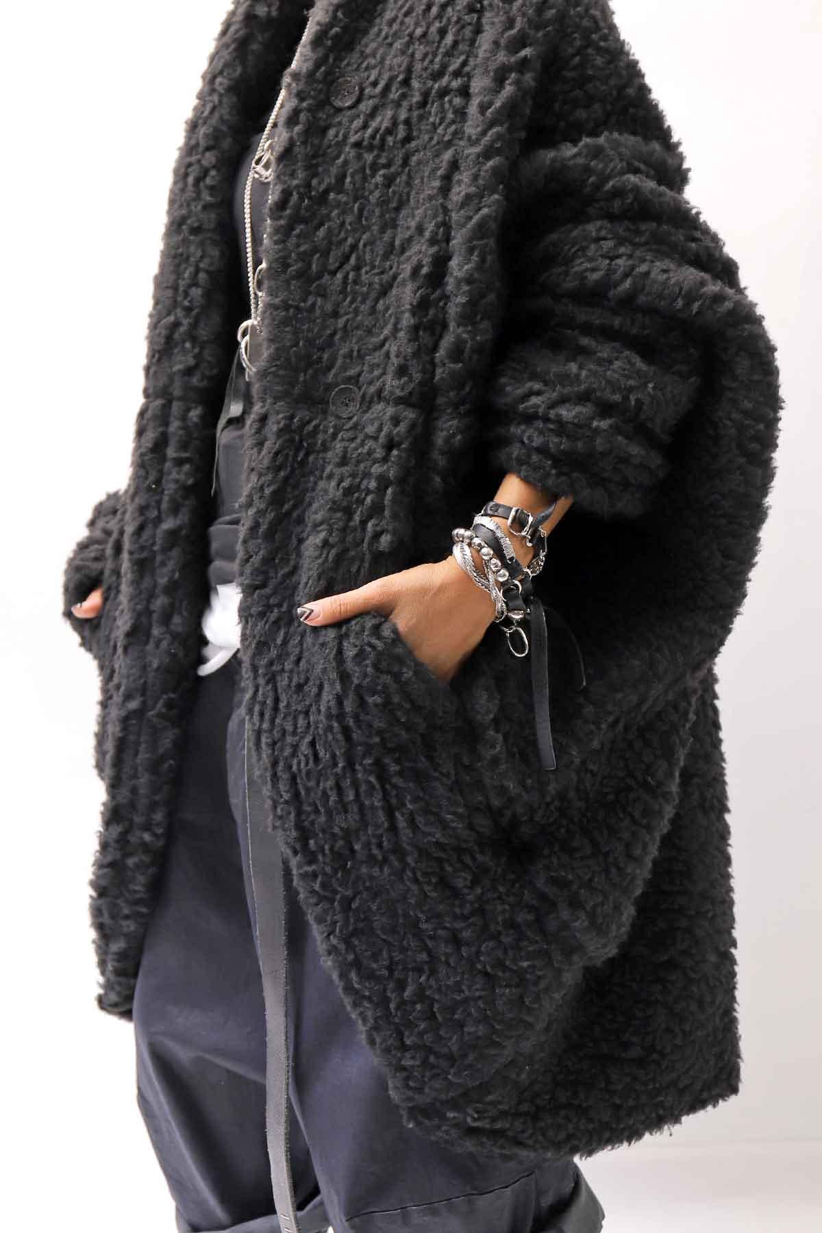 【NOSTRASANTISSIMA】 UNISEX OVERSIZED COCOON VIRGIN WOOL BOA KNIT CARDIGAN_BLACK