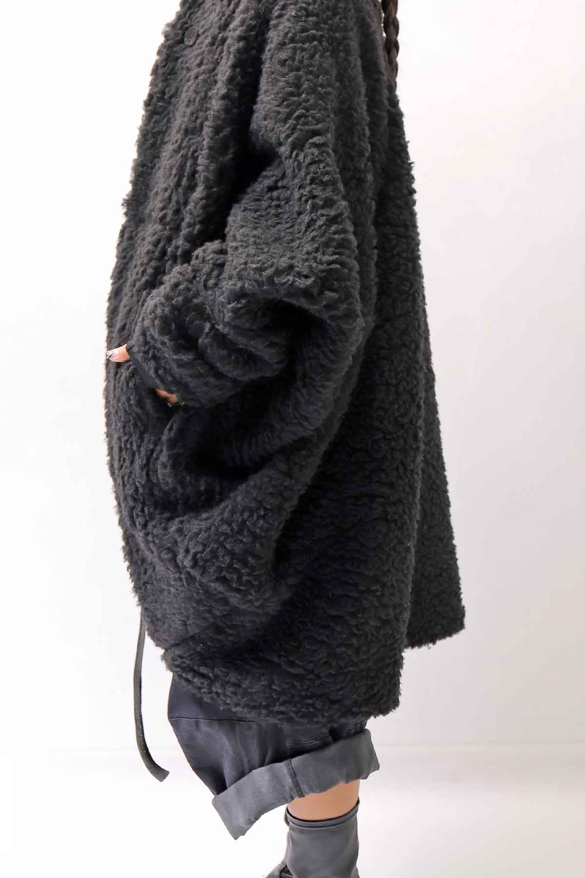 【NOSTRASANTISSIMA】 UNISEX OVERSIZED COCOON VIRGIN WOOL BOA KNIT CARDIGAN_BLACK