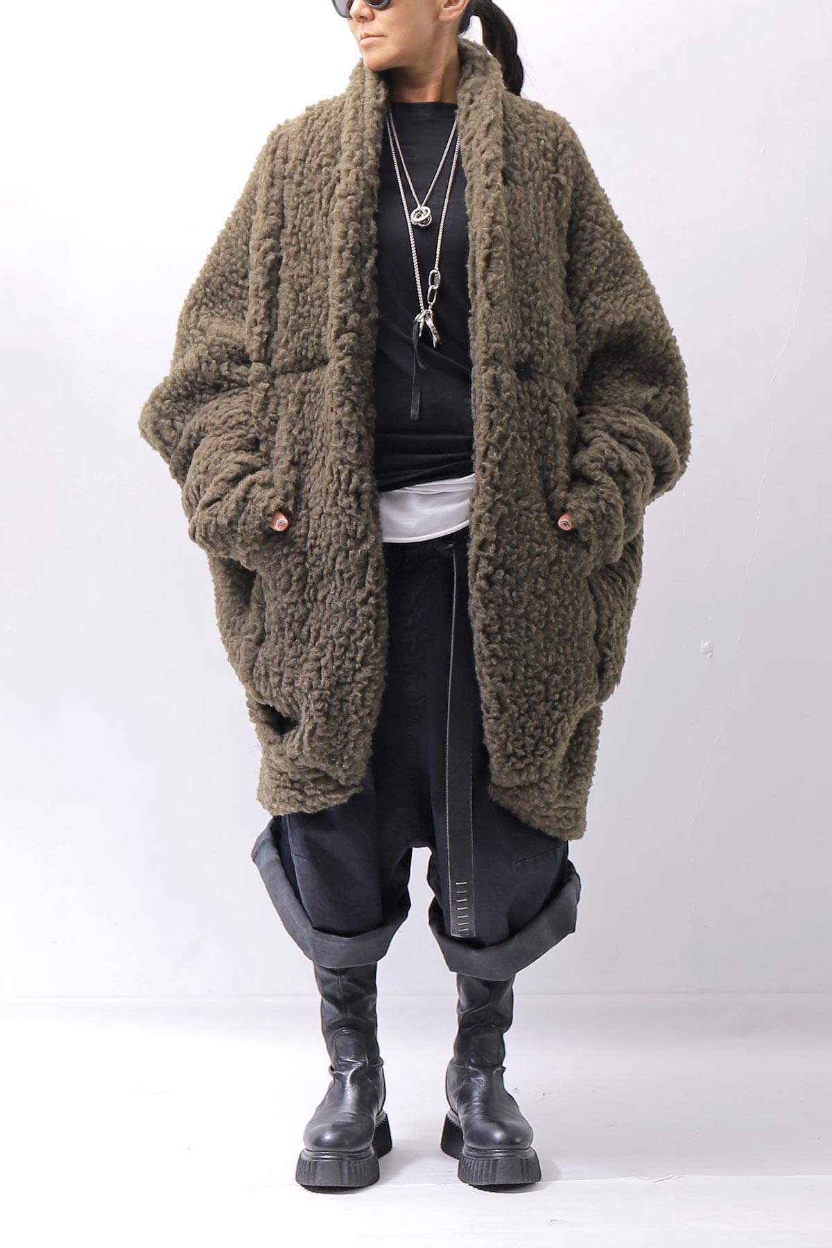 【NOSTRASANTISSIMA】 UNISEX OVERSIZED COCOON VIRGIN WOOL BOA KNIT CARDIGAN_KHAKI BROWN