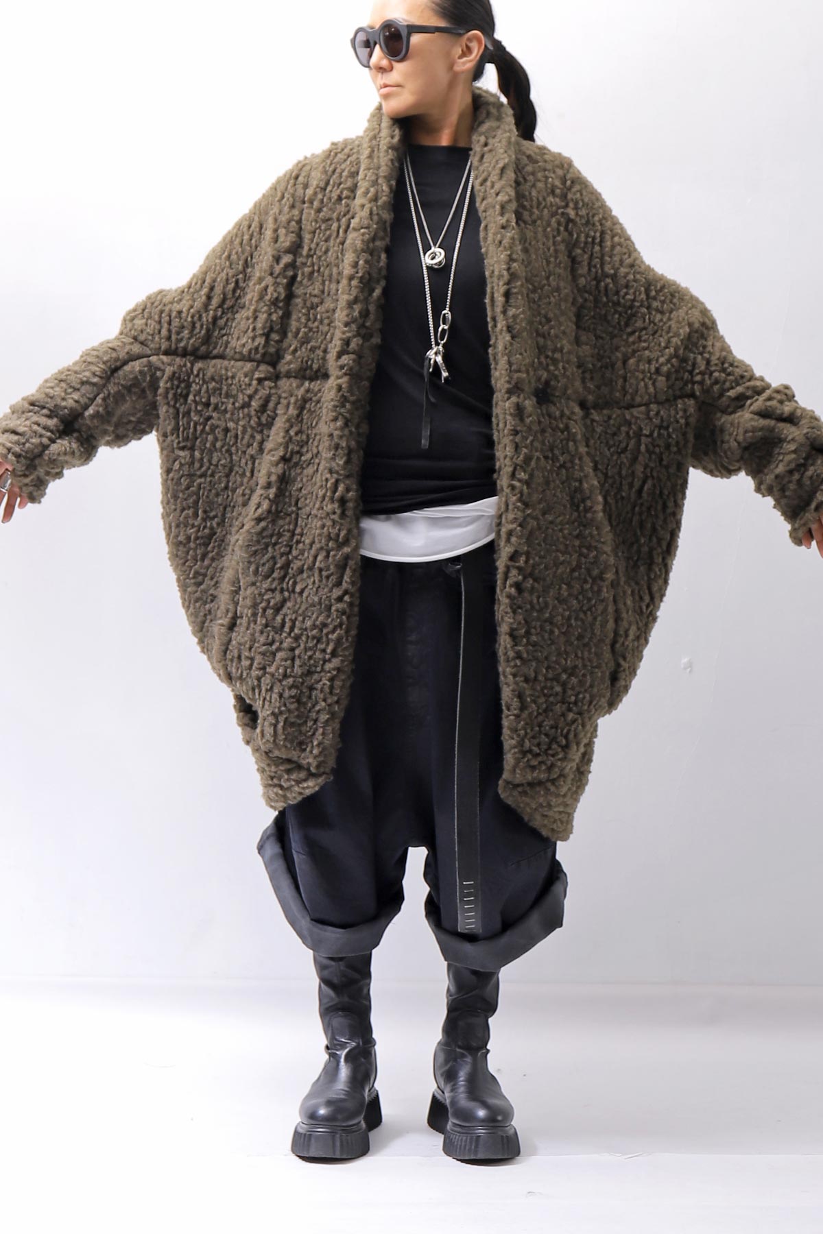 【NOSTRASANTISSIMA】 UNISEX OVERSIZED COCOON VIRGIN WOOL BOA KNIT CARDIGAN_KHAKI BROWN