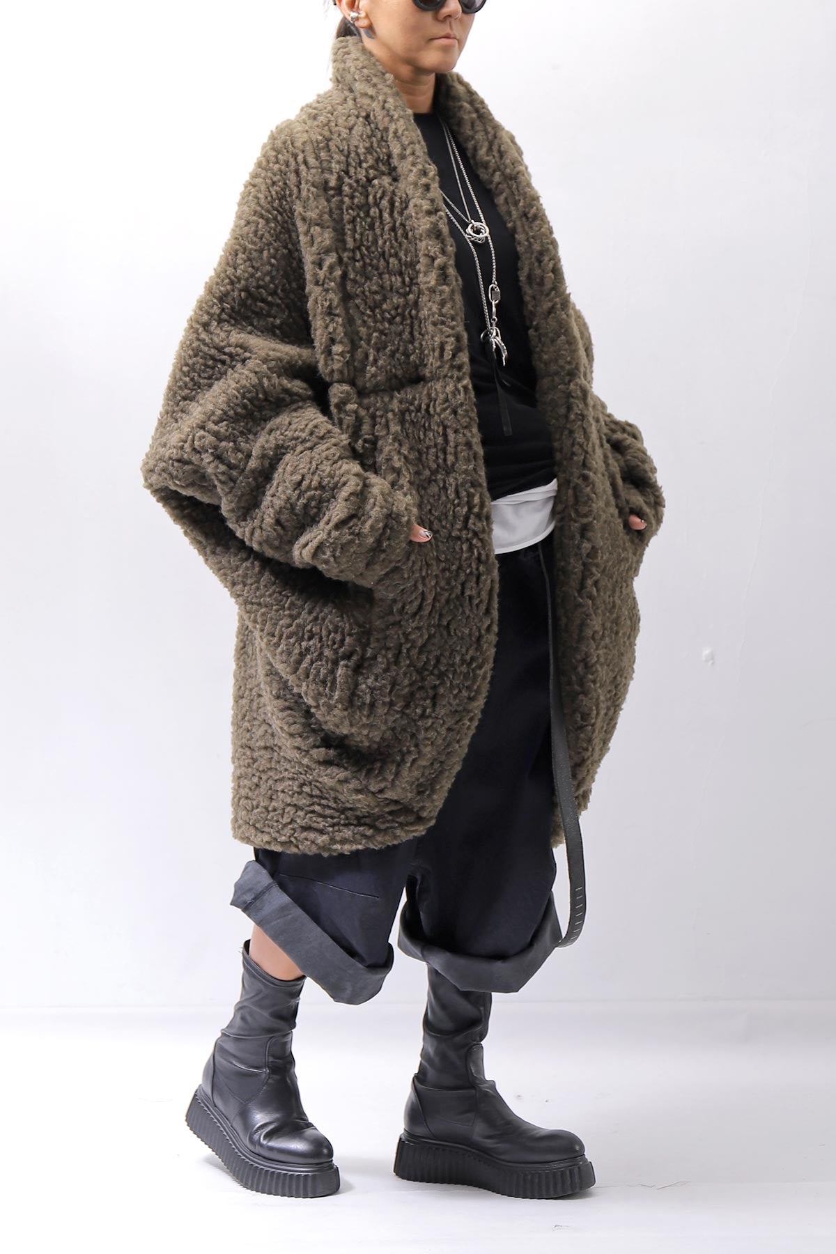 【NOSTRASANTISSIMA】 UNISEX OVERSIZED COCOON VIRGIN WOOL BOA KNIT CARDIGAN_KHAKI BROWN