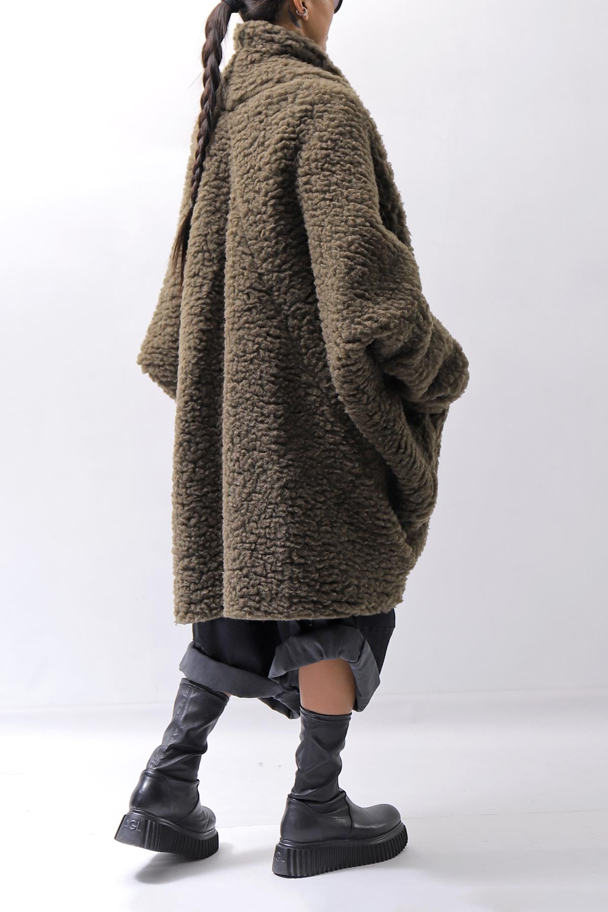 【NOSTRASANTISSIMA】 UNISEX OVERSIZED COCOON VIRGIN WOOL BOA KNIT CARDIGAN_KHAKI BROWN