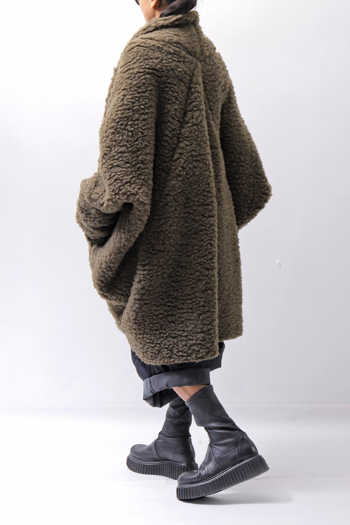 【NOSTRASANTISSIMA】 UNISEX OVERSIZED COCOON VIRGIN WOOL BOA KNIT CARDIGAN_KHAKI BROWN