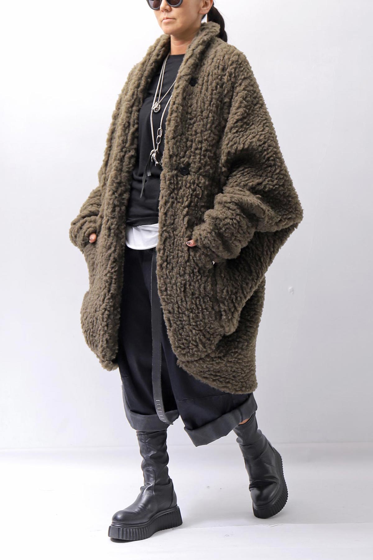 【NOSTRASANTISSIMA】 UNISEX OVERSIZED COCOON VIRGIN WOOL BOA KNIT CARDIGAN_KHAKI BROWN