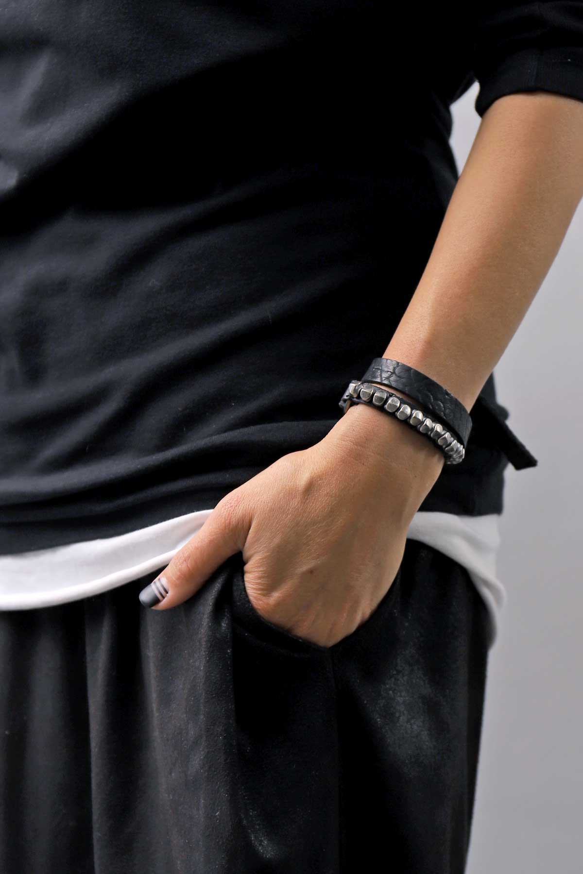 GOTI】 SILVER STONE LEATHER BRACELET_BR937 – QUADRATO Boutique
