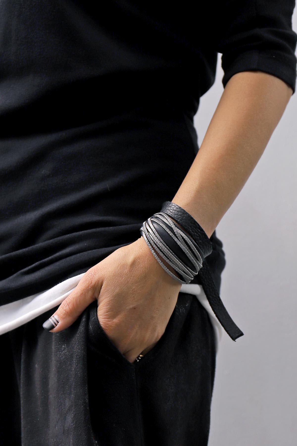 GOTI】 SILVER MICRO STAPLE MULTI-UNIT LEATHER BRACELET_BR130