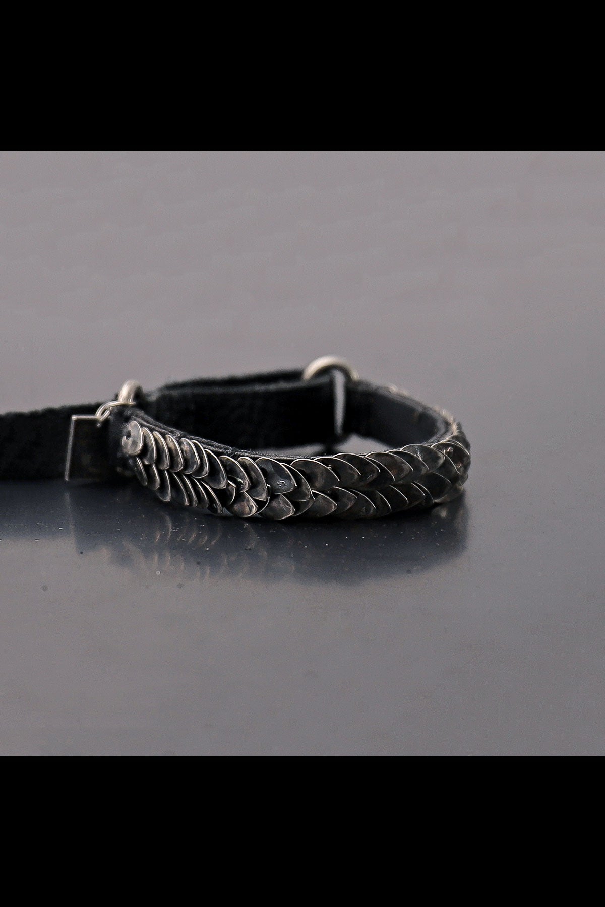 GOTI】 SILVER LEAVES LEATHER BRACELET_BR548 – QUADRATO Boutique
