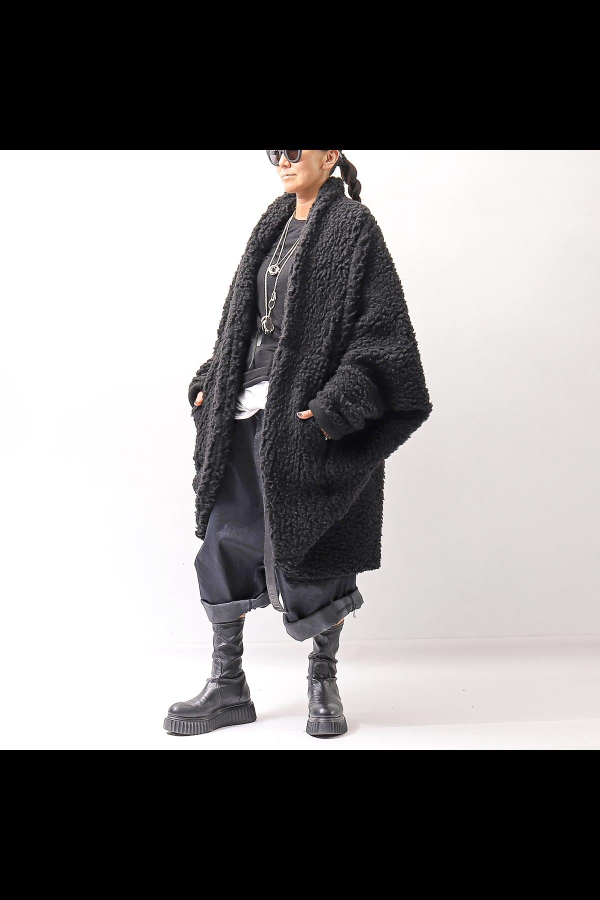 【NOSTRASANTISSIMA】 UNISEX OVERSIZED COCOON VIRGIN WOOL BOA KNIT CARDIGAN_BLACK