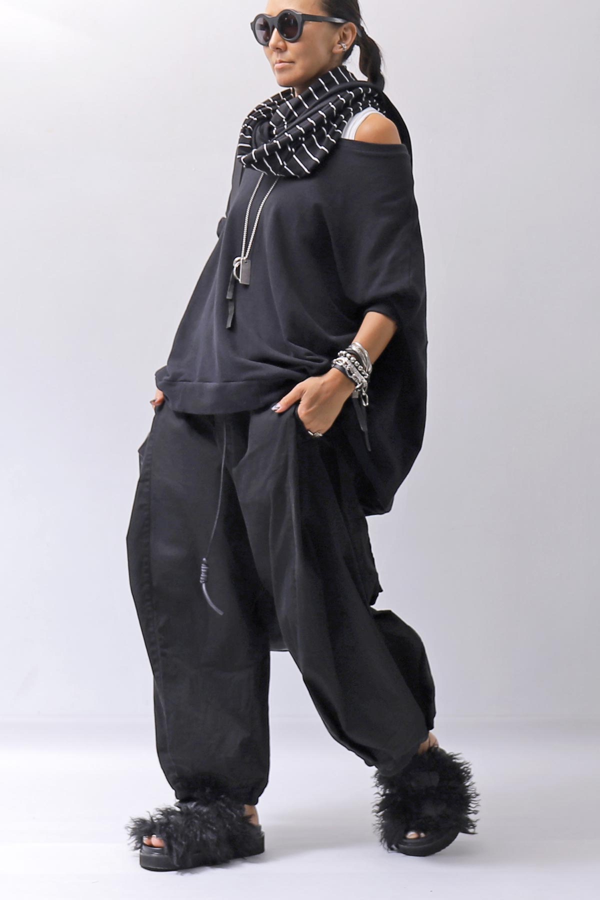 【RUNDHOLZ】 UNISEX SIDE TUCK ICONIC COTTON PANTS_BLACK