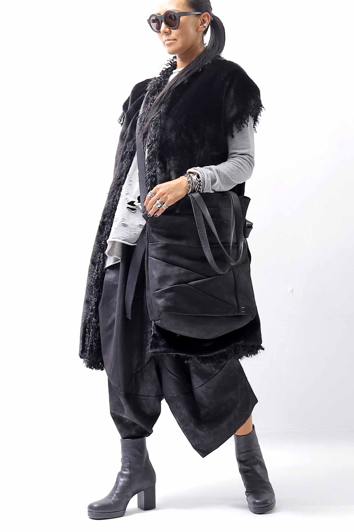 【NOSTRASANTISSIMA】 REVERSIBLE ECO FUR GILLET J114_BLACK