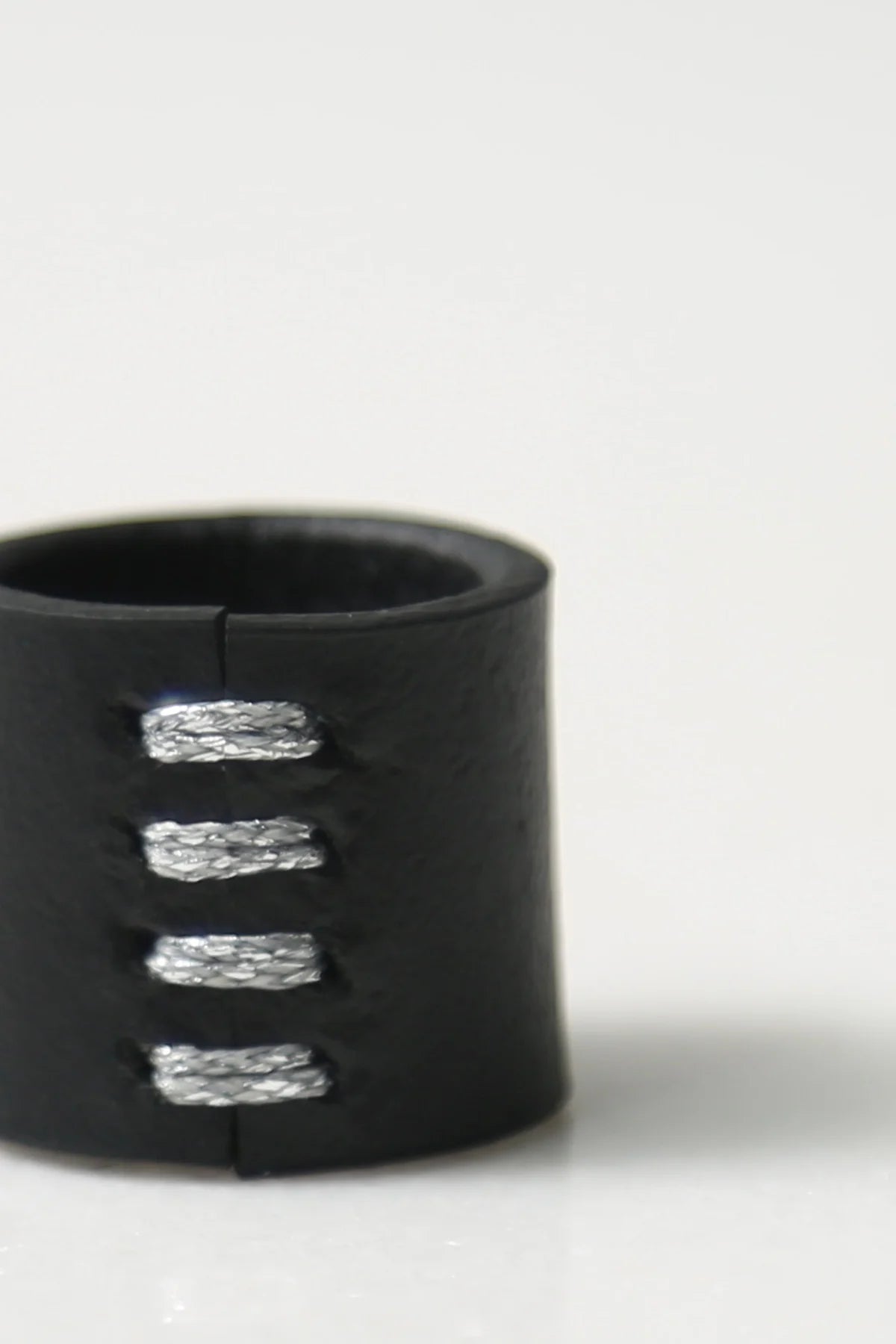 【Aumorfia】 SILVER STITCHED LEATHER RING