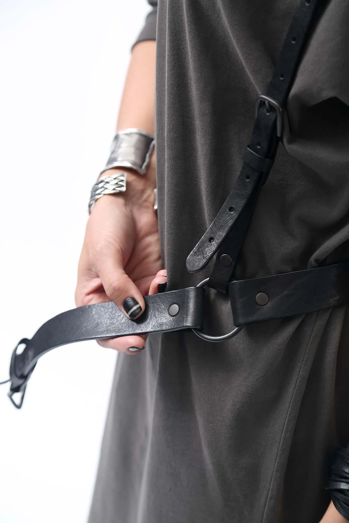RUNDHOLZ】 2WAY CALF LEATHER BODY BELT 143 5310 – QUADRATO RUNDHOLZ】 2WAY CALF LEATHER BODY BELT 143 5310 – QUADRATO