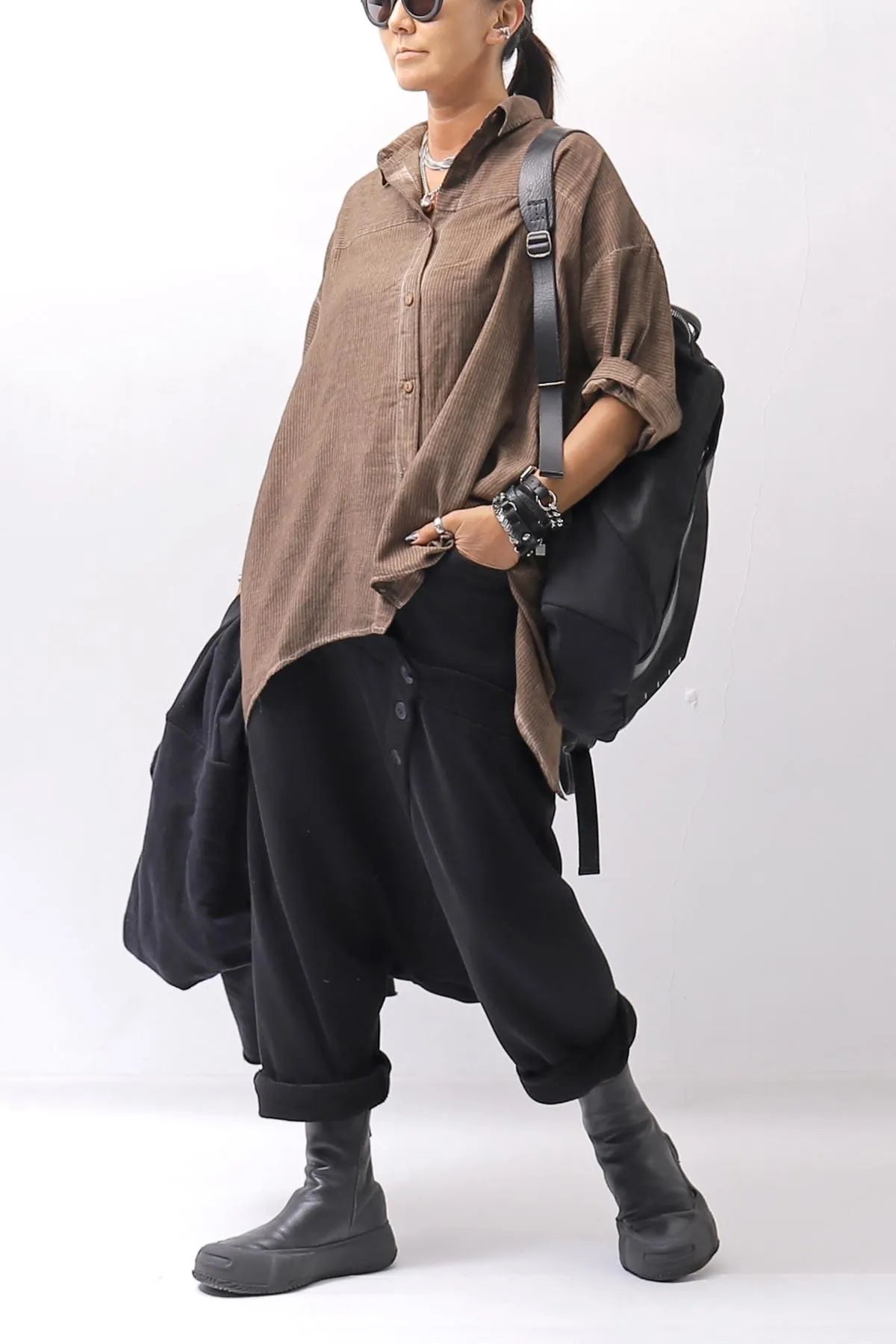 【Alès Dacchia】 BACK ZIP FRONT DRAPE LEATHER SNEAKER_BLACK