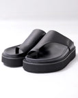 【Alès Dacchia】 UNISEX LEATHER TONG CITY SANDAL_BLACK