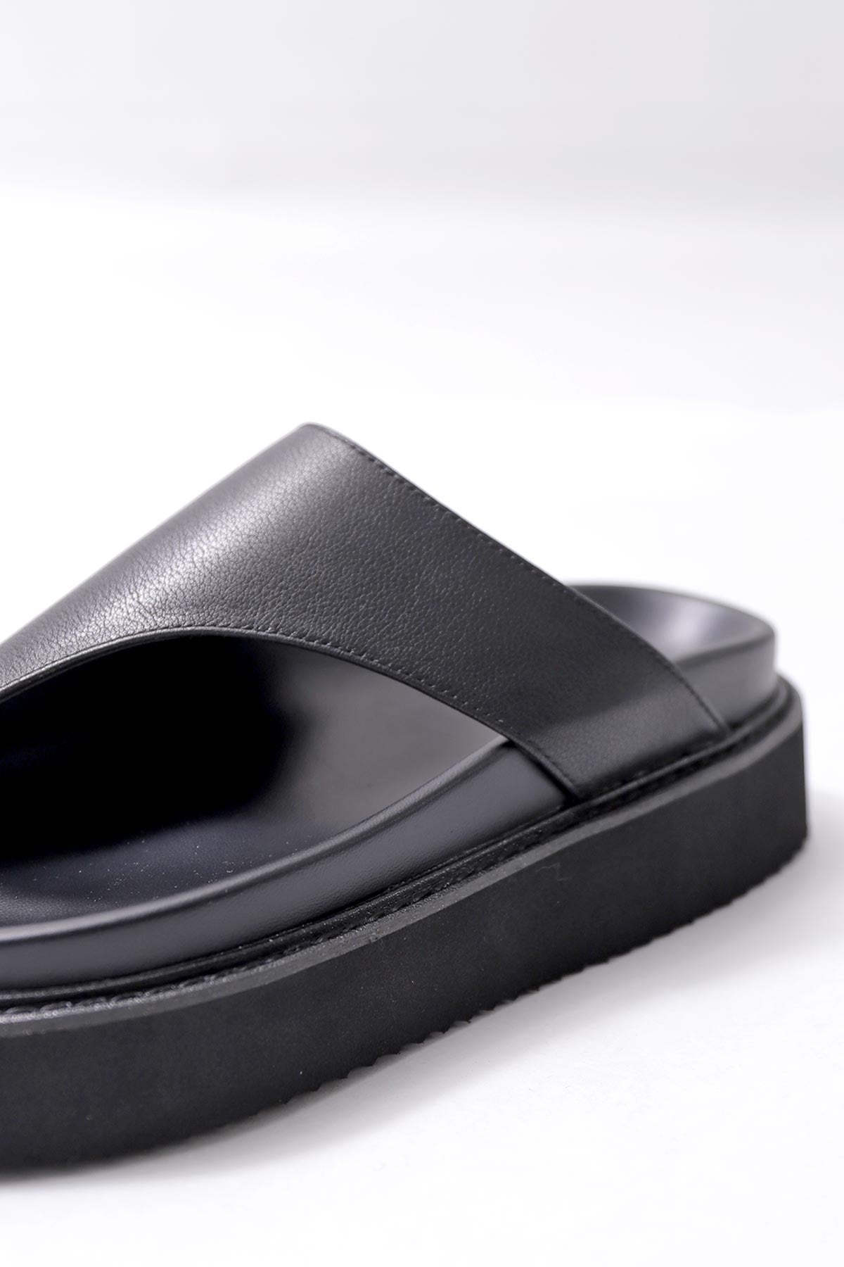 【Alès Dacchia】 UNISEX LEATHER TONG CITY SANDAL_BLACK