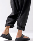 【Alès Dacchia】 UNISEX LEATHER TONG CITY SANDAL_BLACK