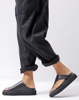 【Alès Dacchia】 UNISEX LEATHER TONG CITY SANDAL_BLACK