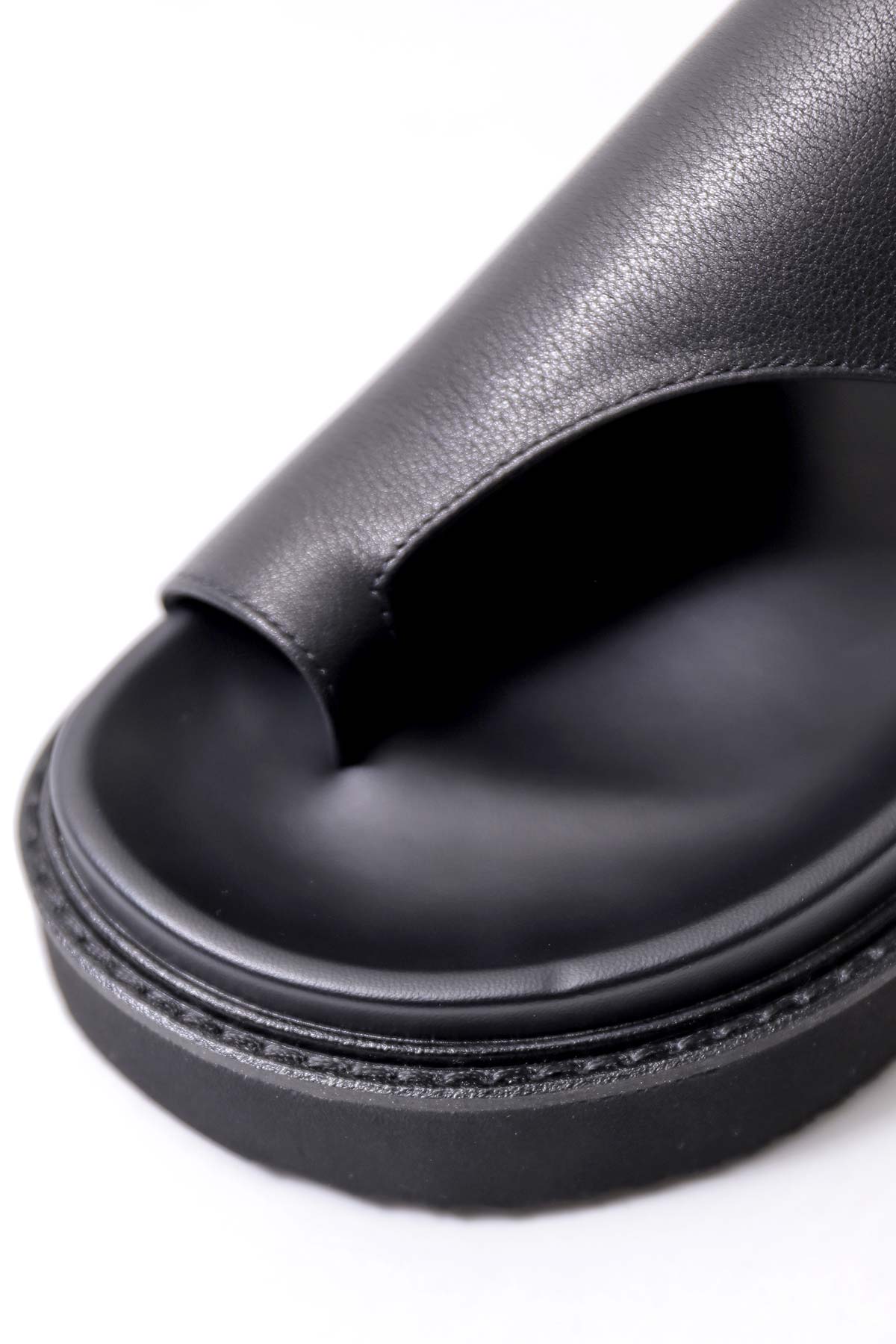 【Alès Dacchia】 UNISEX LEATHER TONG CITY SANDAL_BLACK