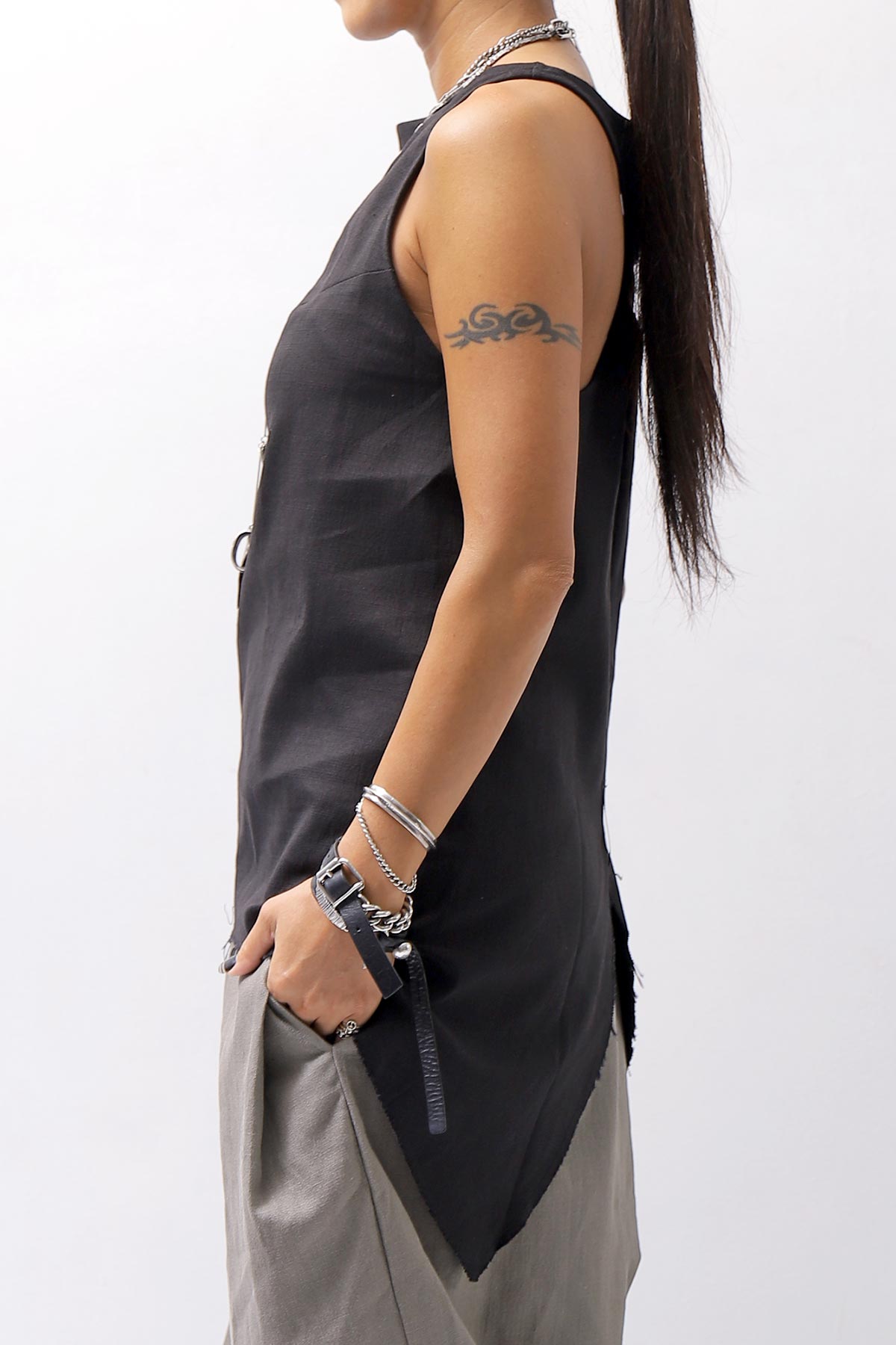 【Primordial is Primitive】 BACK CROSSED TANK TOP 413LS_BLACK