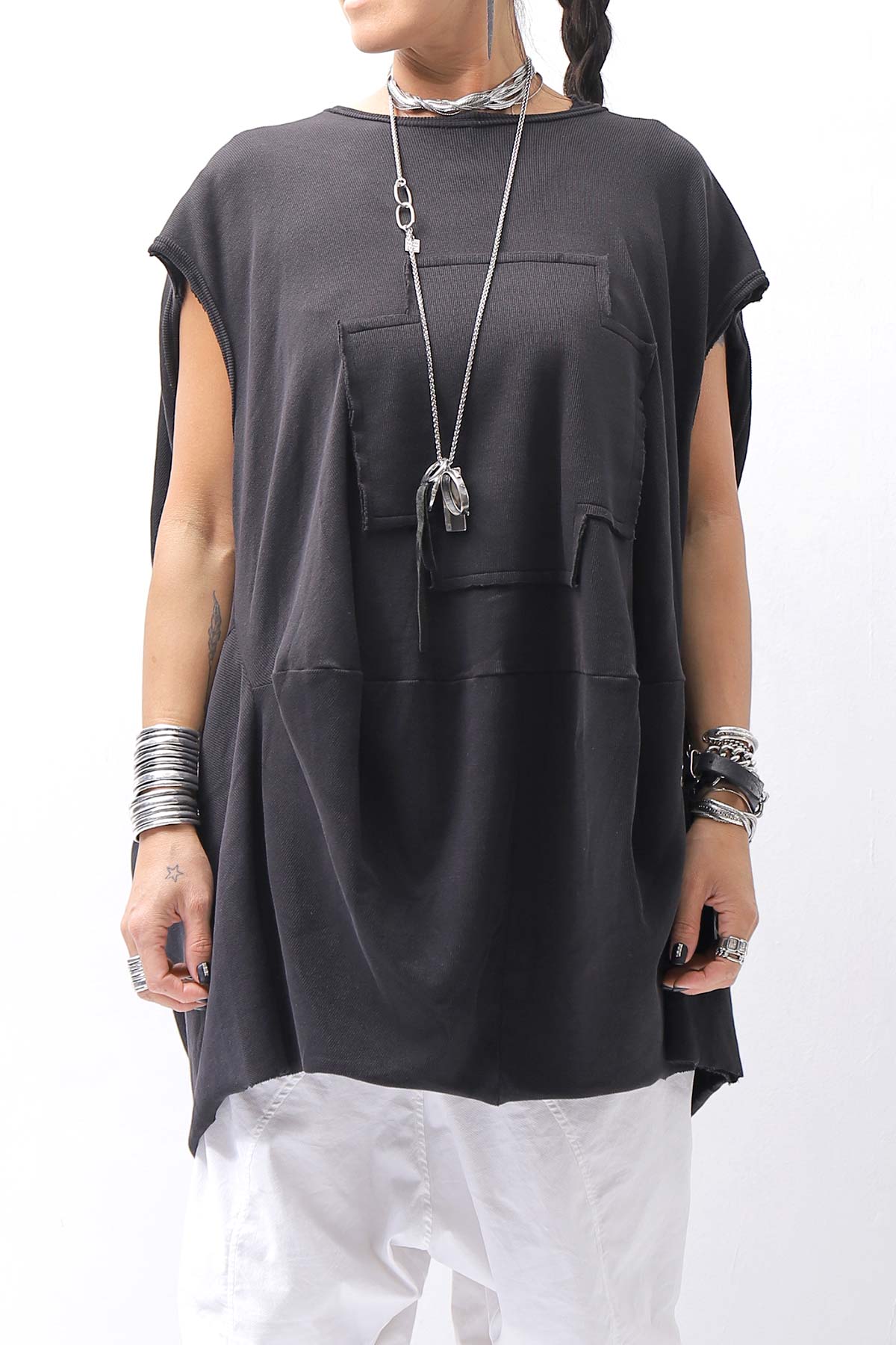 【PLÜ】 PLU ICON PATCH COTTON RIB BACK DRAPE TOP 5047_BLACK