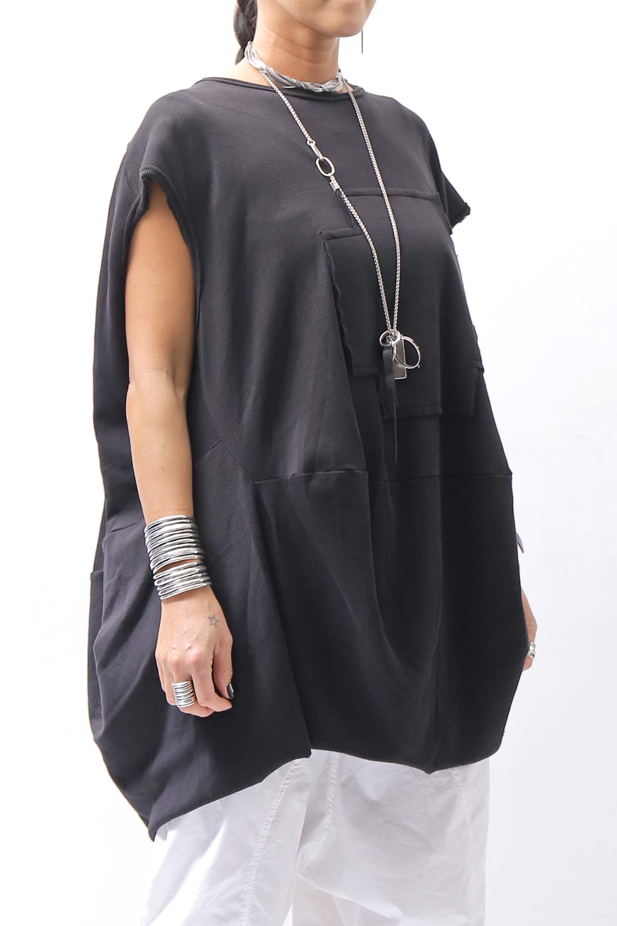 【PLÜ】 PLU ICON PATCH COTTON RIB BACK DRAPE TOP 5047_BLACK