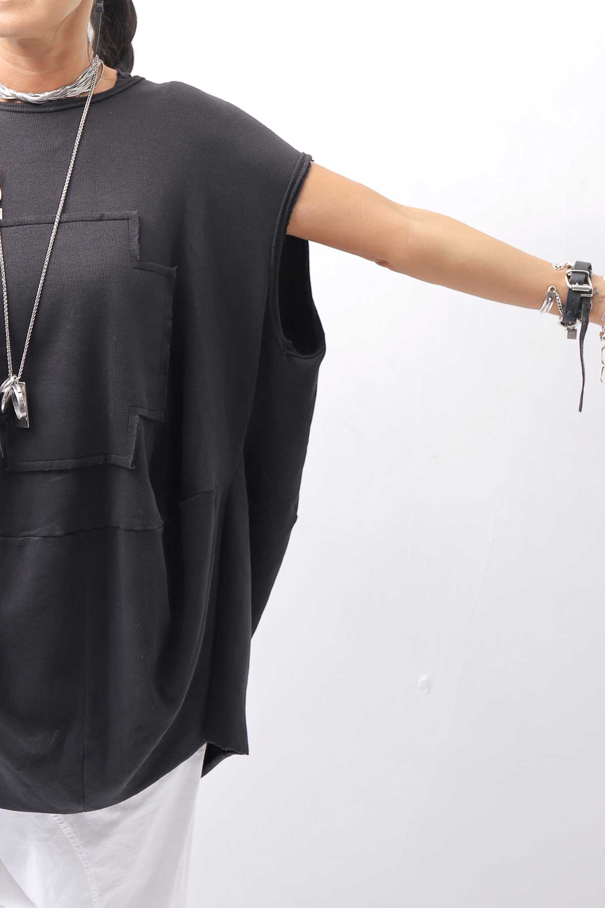 【PLÜ】 PLU ICON PATCH COTTON RIB BACK DRAPE TOP 5047_BLACK
