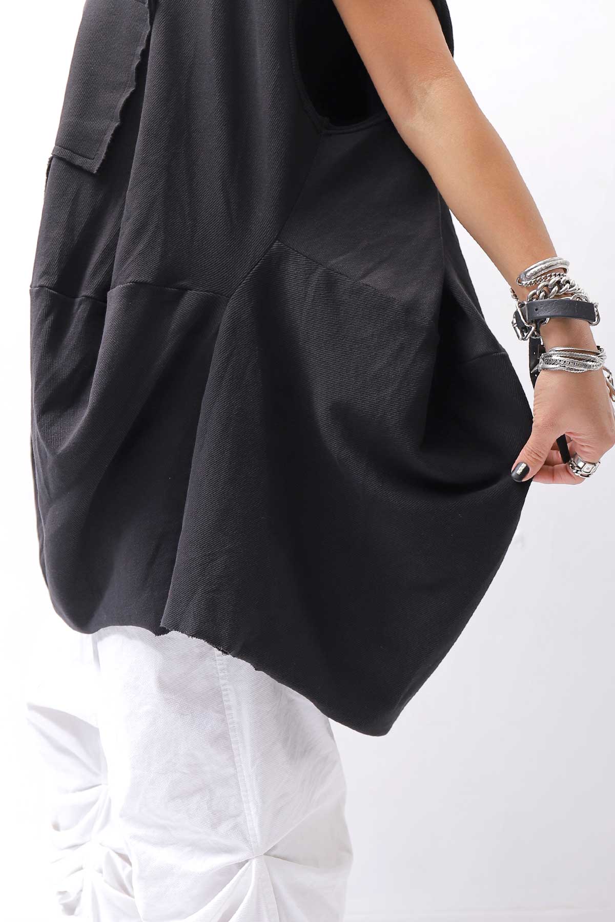 【PLÜ】 PLU ICON PATCH COTTON RIB BACK DRAPE TOP 5047_BLACK