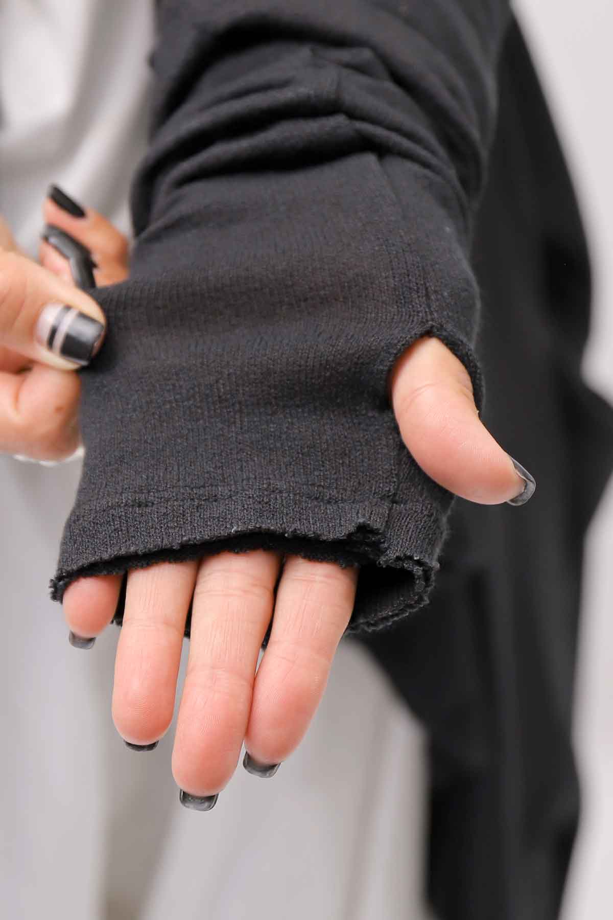 【NOSTRASANTISSIMA】 ASYMMETRY BACK CROSS CARDIGAN TS24_BLACK