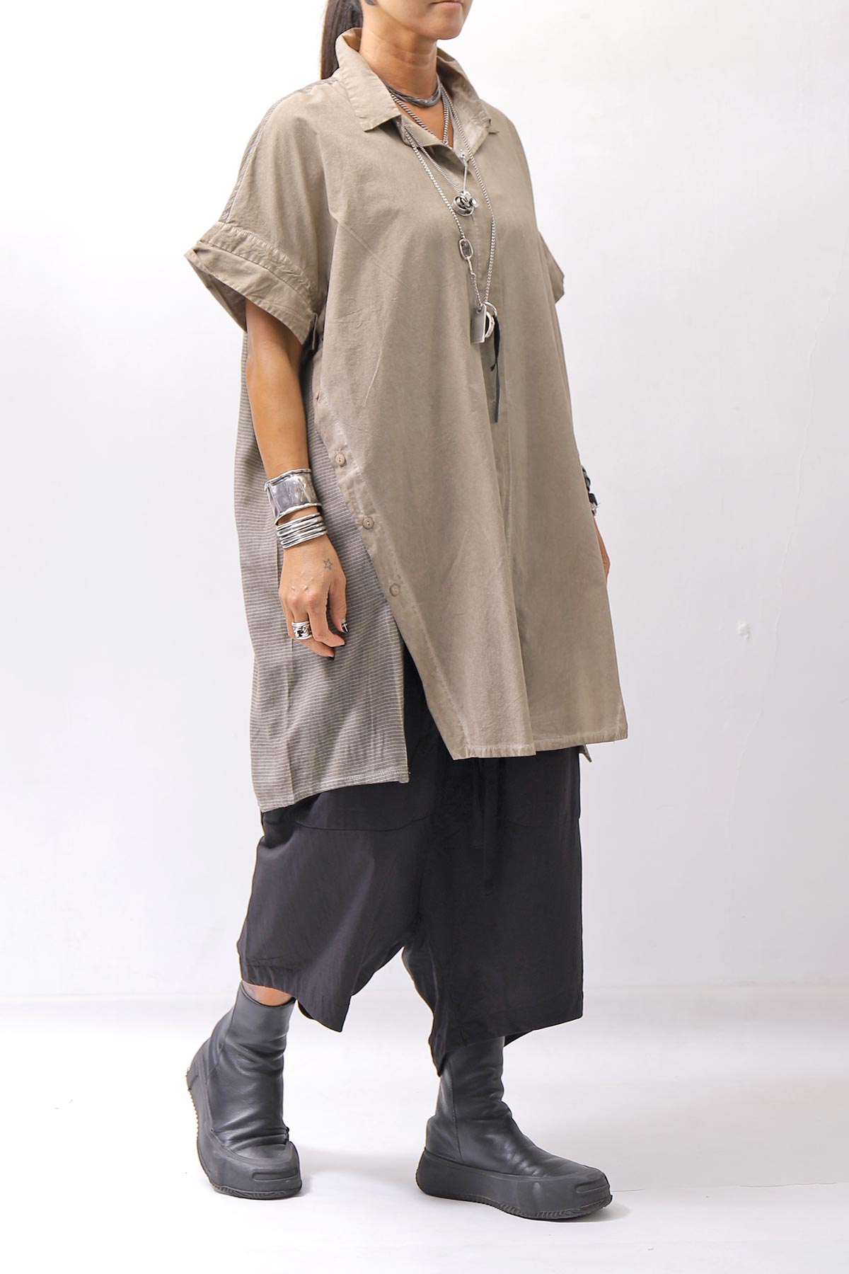 【studio b3】 SIDE SLIT BUTTON HALF SLEEVE SHIRT NB2078_SAND OLD DYE