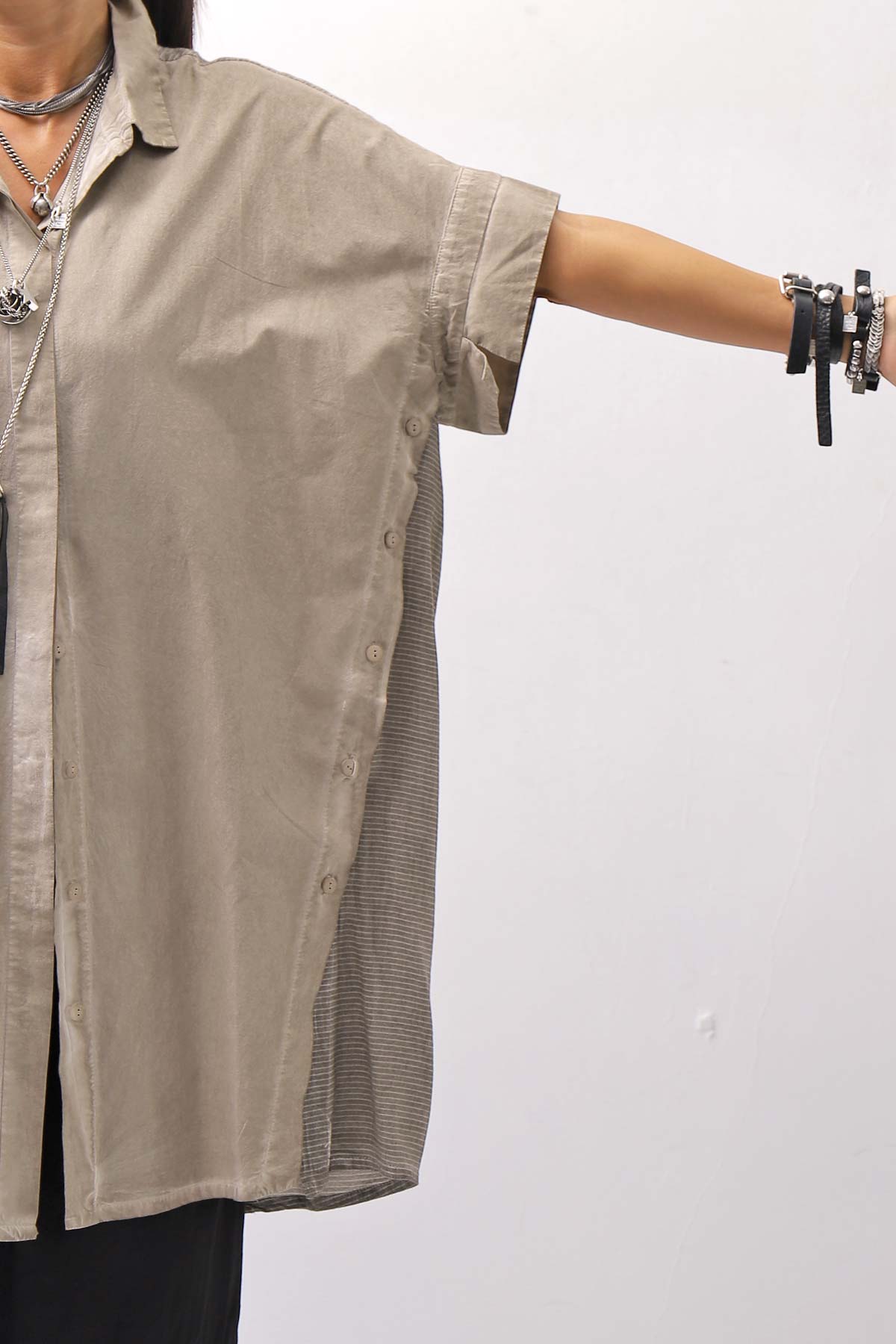 【studio b3】 SIDE SLIT BUTTON HALF SLEEVE SHIRT NB2078_SAND OLD DYE