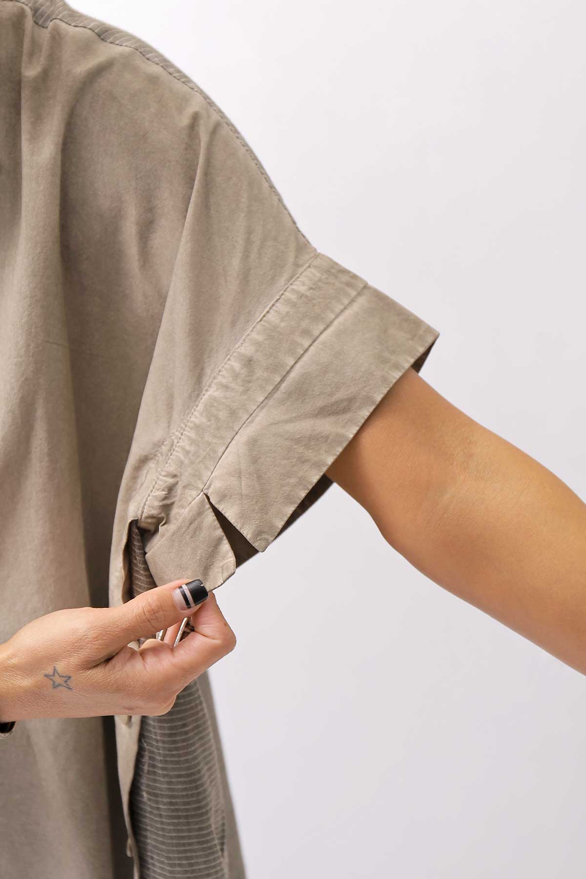 【studio b3】 SIDE SLIT BUTTON HALF SLEEVE SHIRT NB2078_SAND OLD DYE