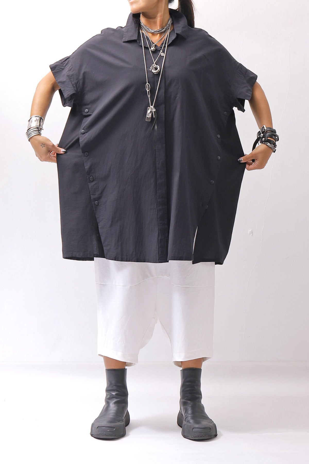 【studio b3】 SIDE SLIT BUTTON HALF SLEEVE SHIRT NB2078_BLACK