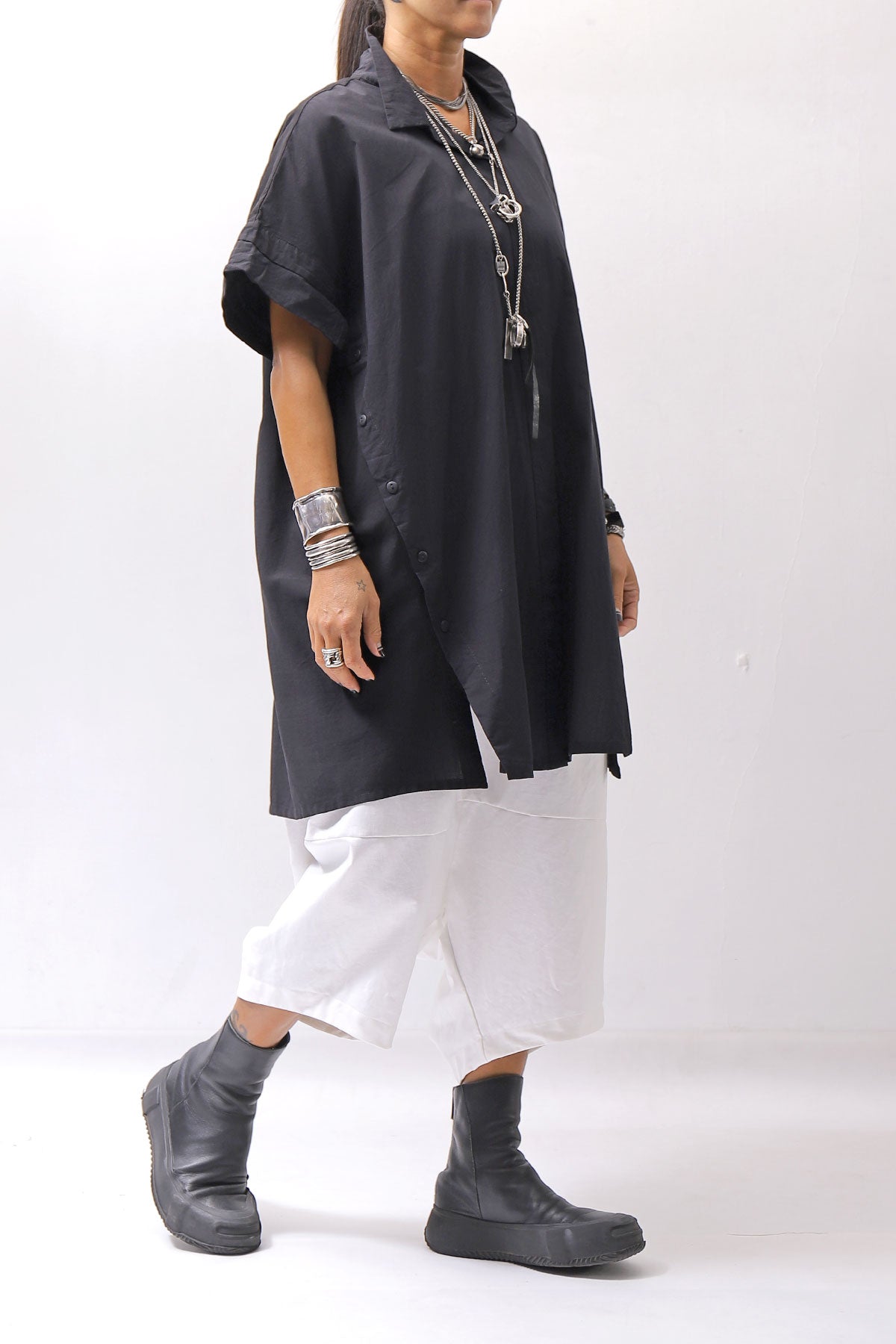 【studio b3】 SIDE SLIT BUTTON HALF SLEEVE SHIRT NB2078_BLACK