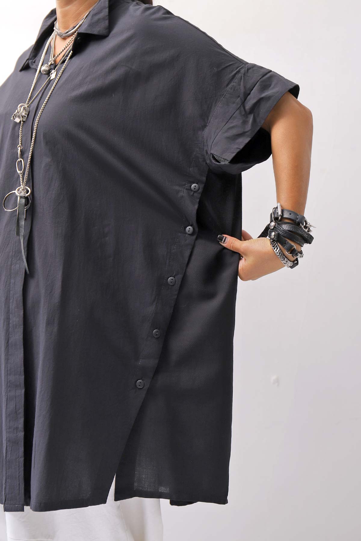 【studio b3】 SIDE SLIT BUTTON HALF SLEEVE SHIRT NB2078_BLACK