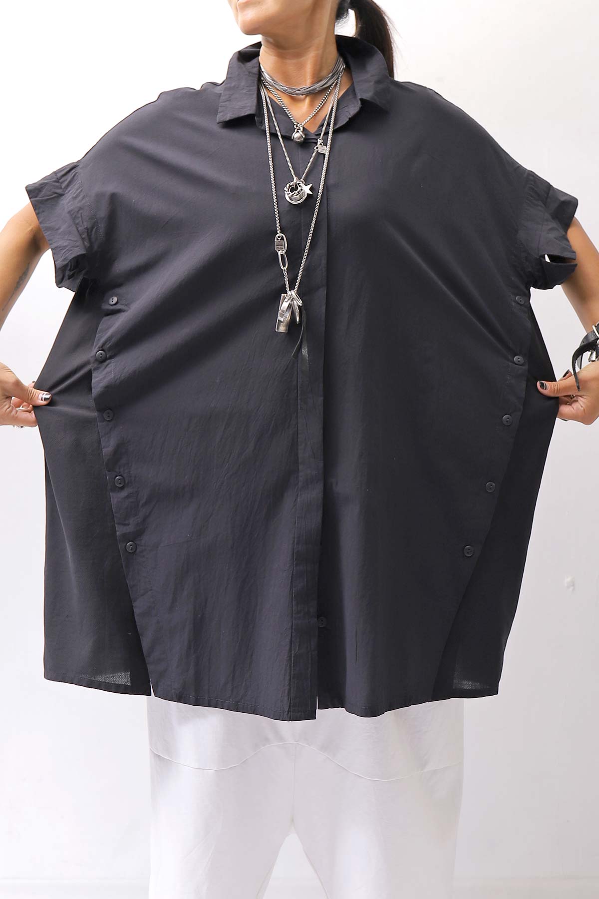 【studio b3】 SIDE SLIT BUTTON HALF SLEEVE SHIRT NB2078_BLACK